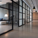 Ufficio unico livello con sala riunioni